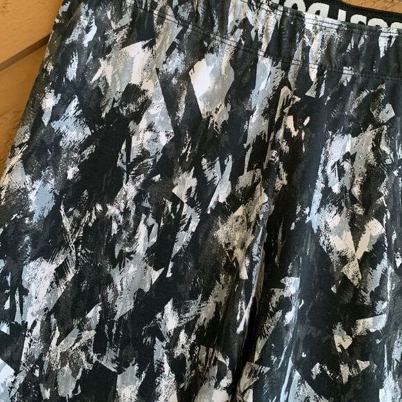 Nike Black, Grey & White Leggings - Picture 2 of 5